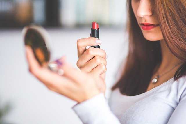 Jangan Asal Pake Warna Untuk Ngantor Ini 8 Warna Lipstik Yang Pantas Digunakan