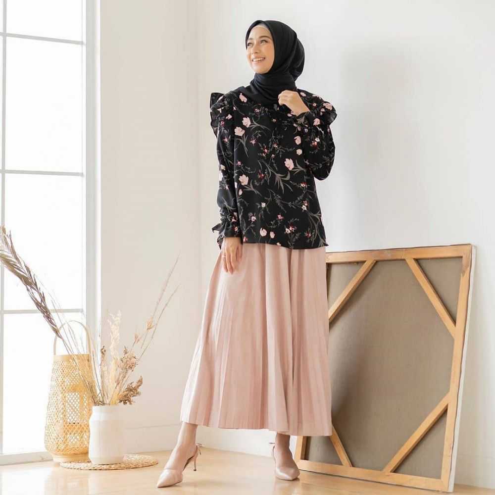 Intip Yuk Fashion Hijab Rok Kekinian Yang Cocok Buat OOTD