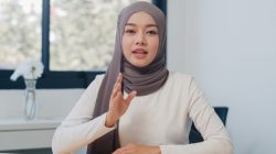 Tips Memilih Warna Jilbab Sesuai Warna Kulit