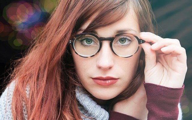 Tata Rias Untuk Pengguna Kacamata